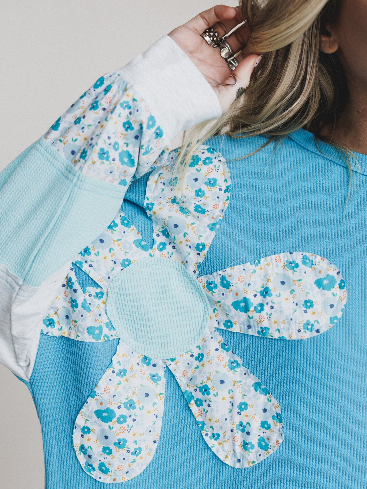 The Nest Pushing Daisies Pullover - Mint Aqua