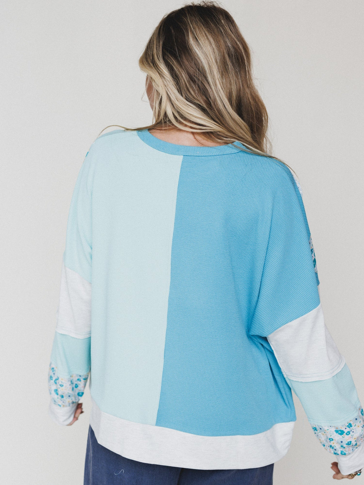 The Nest Pushing Daisies Pullover - Mint Aqua