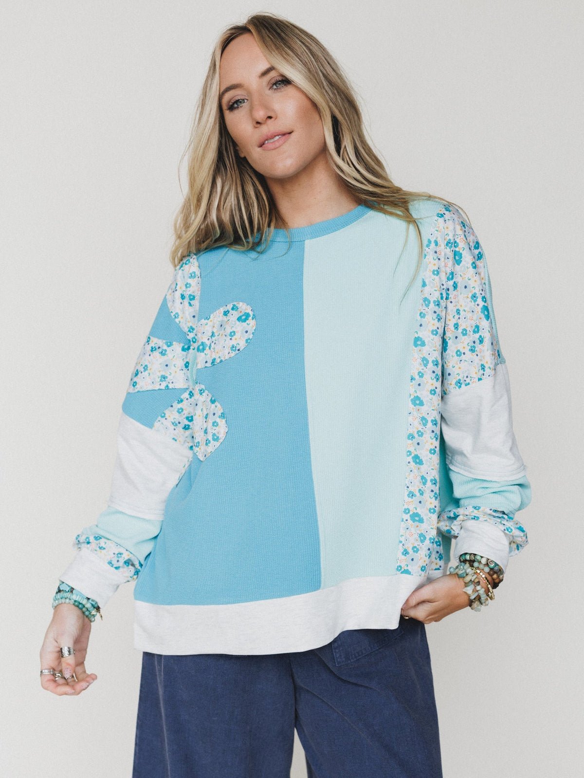 The Nest Pushing Daisies Pullover - Mint Aqua